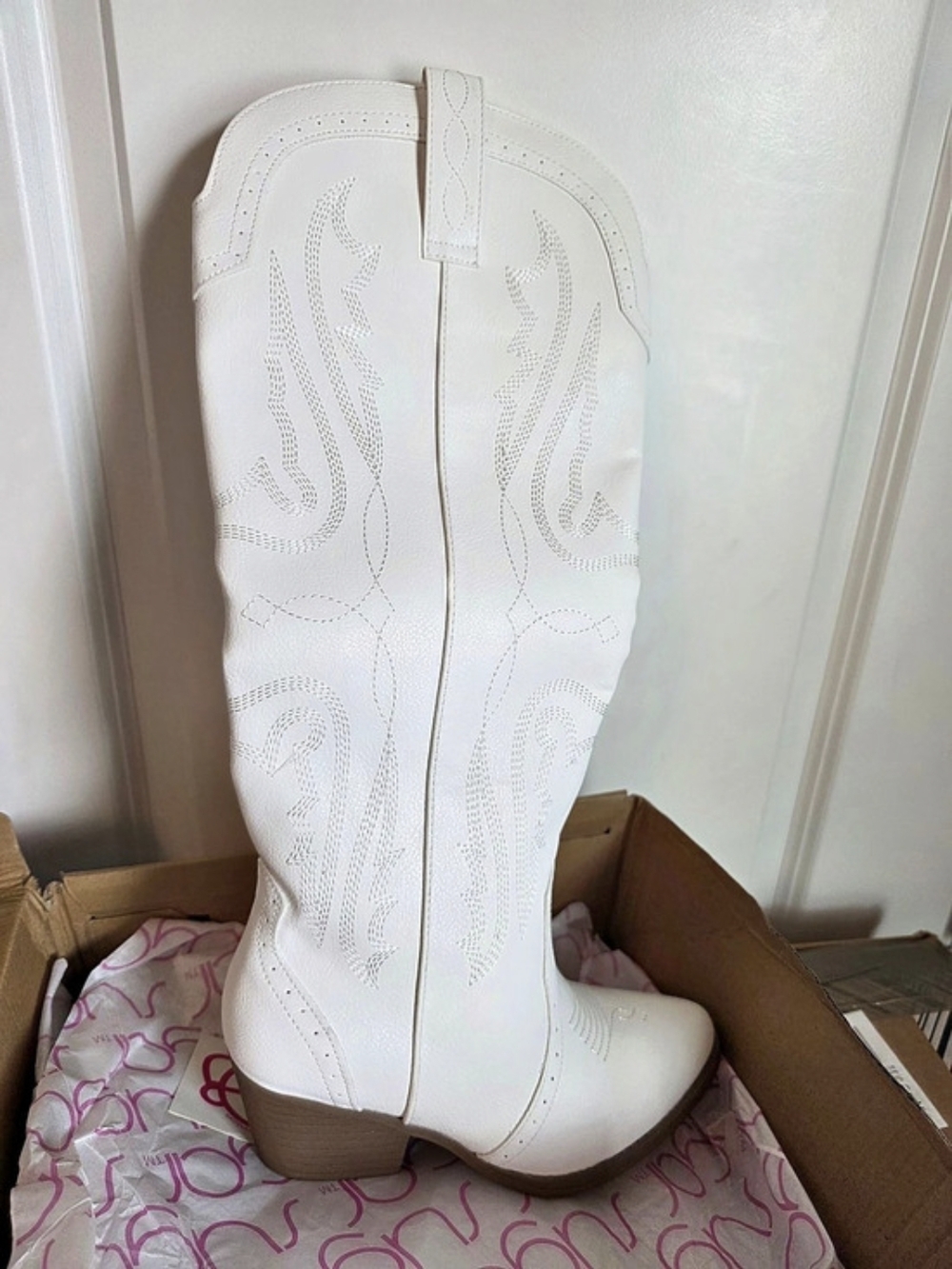 Sugar Sgr-Tall Tam Tall Western Heeled Boots in White US 7 NWT
